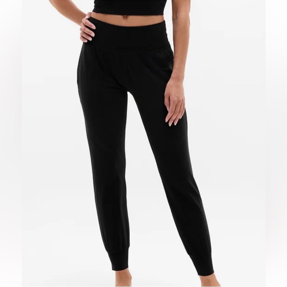 Athleta Salutation High Rise Jogger Black Size M
